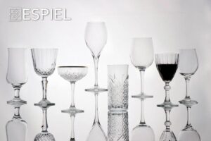 AMBER WINE FT 460CC H:21.6CM D:9CM P/288 SB3.OB24. (sm)